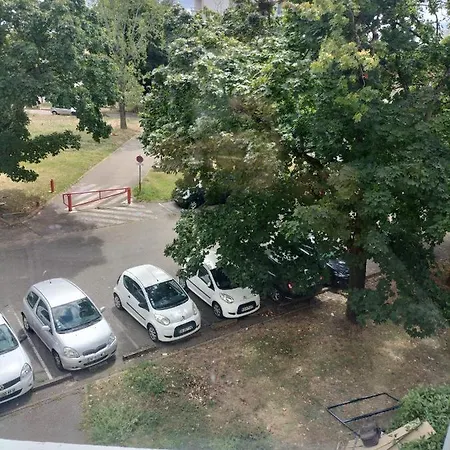 Joli Proche Metro Apartament *
